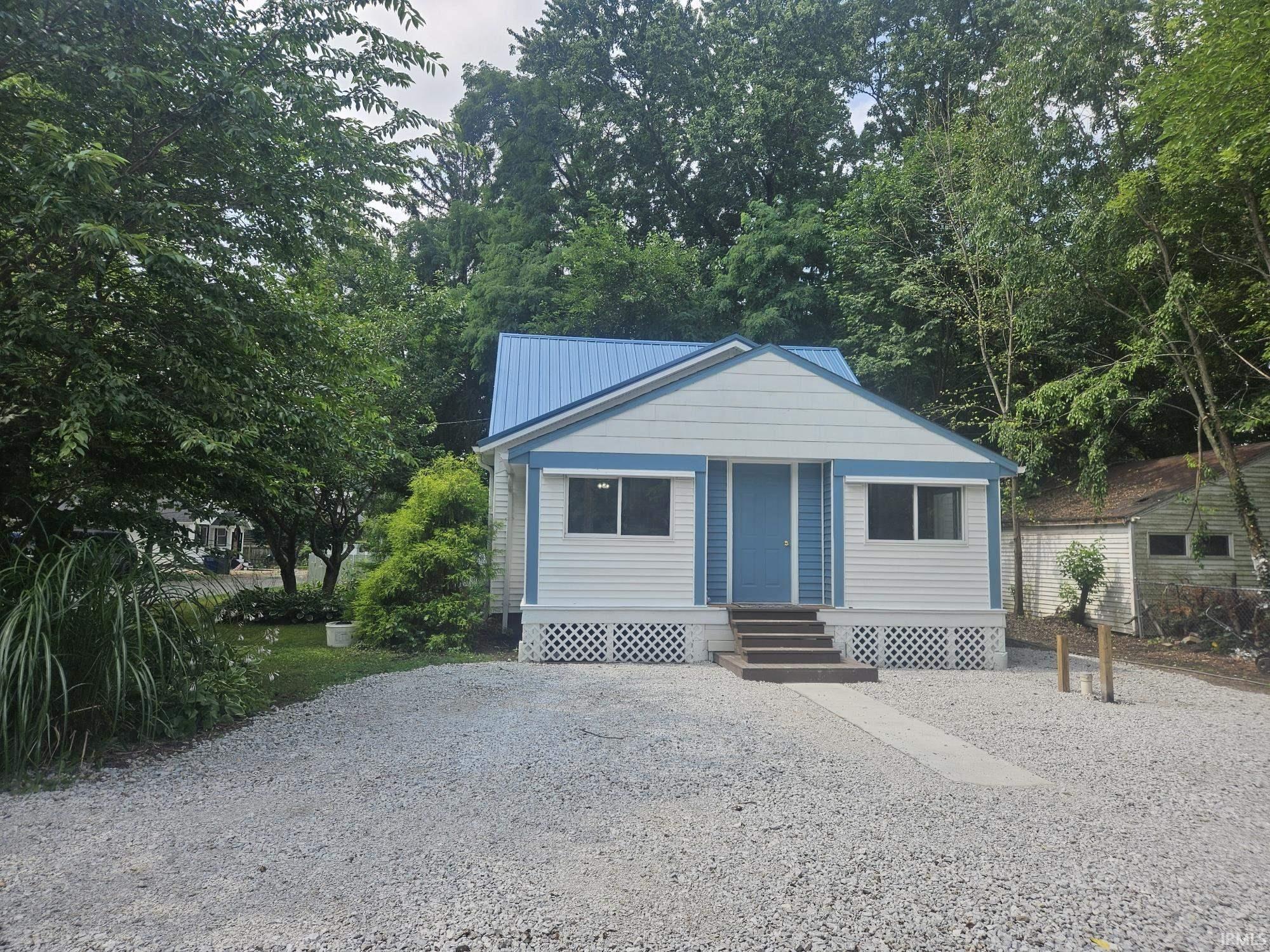 8416 E Lindstrom Lane New Carlisle IN 46552