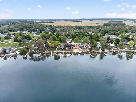 11199 NE Wawasee Drive Syracuse IN 46567