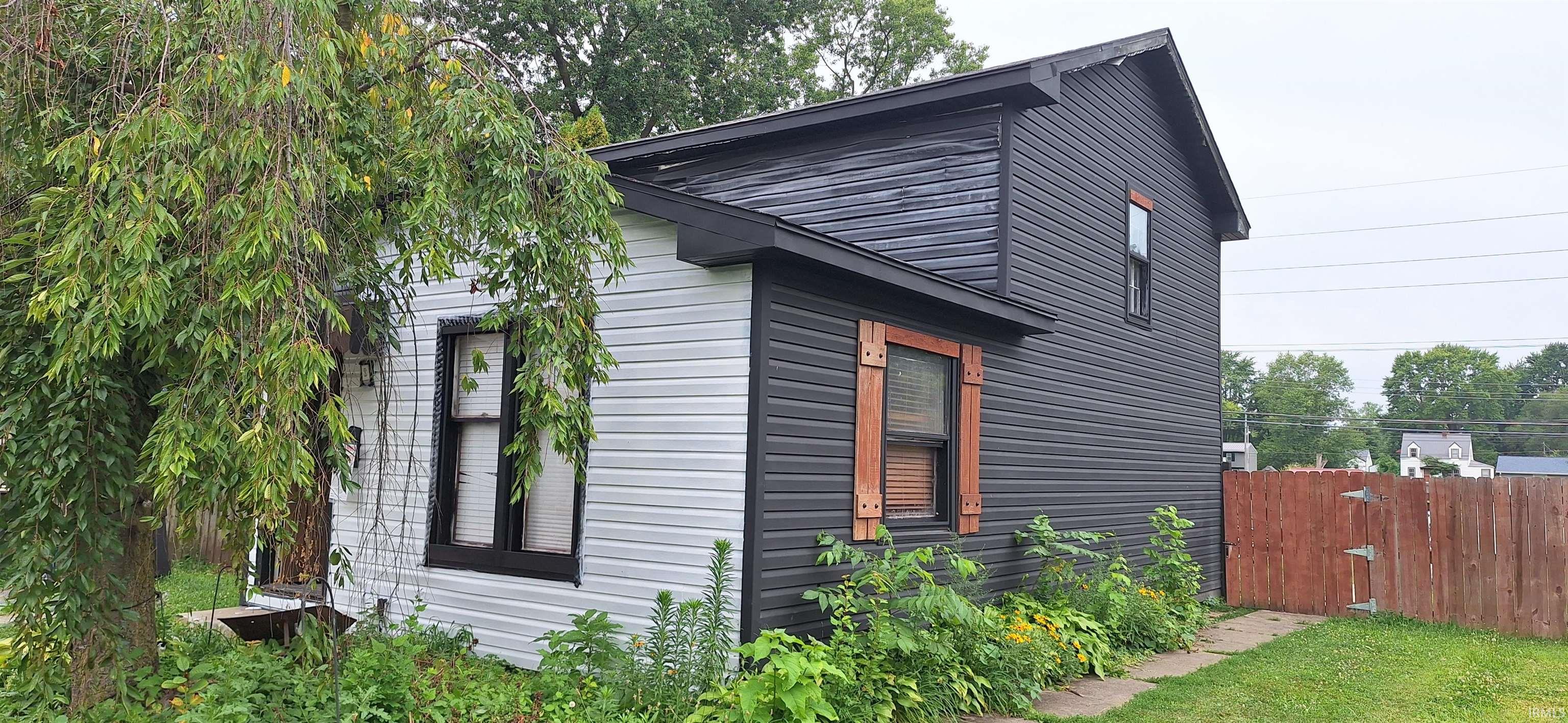 7406 Bradbury Avenue Fort Wayne IN 46809