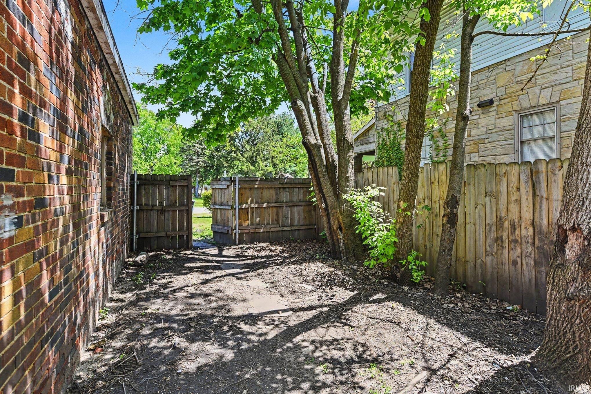 1237 Blaine Avenue South Bend IN 46616