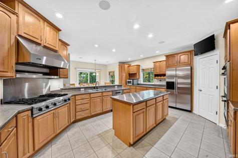 21055 Quiet Ridge Court South Bend IN 46614