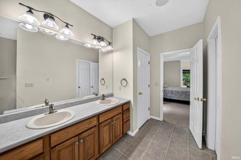 21055 Quiet Ridge Court South Bend IN 46614