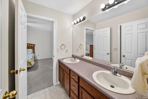 21055 Quiet Ridge Court South Bend IN 46614