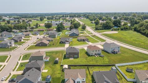 1406 N Hunters Crossing Pass Huntingburg IN 47542