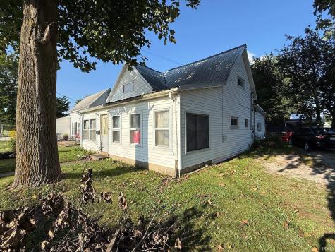 425 Dewey Street Monticello IN 47960