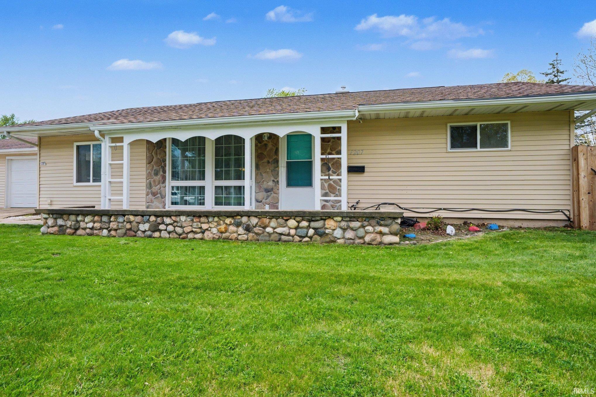 1207 Manchester Drive South Bend IN 46615