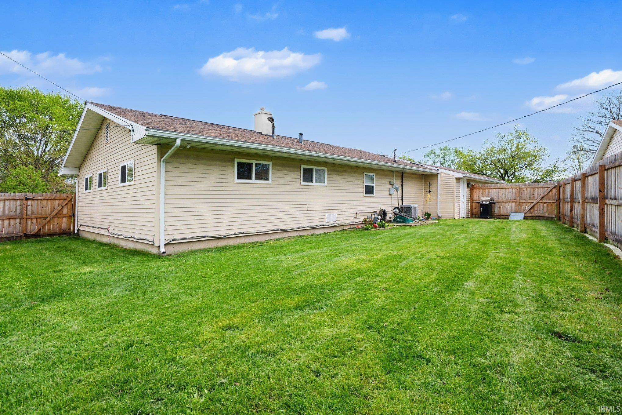 1207 Manchester Drive South Bend IN 46615
