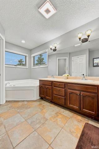 12525 Sonoma Drive Fort Wayne IN 46818
