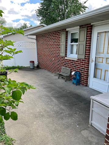 1860 Dogwood Lane Linton IN 47441