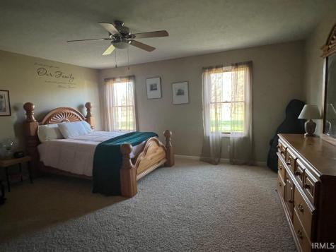 4740 E 600 S Road Gas City IN 46933