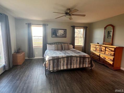 4740 E 600 S Road Gas City IN 46933