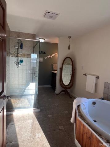 4740 E 600 S Road Gas City IN 46933