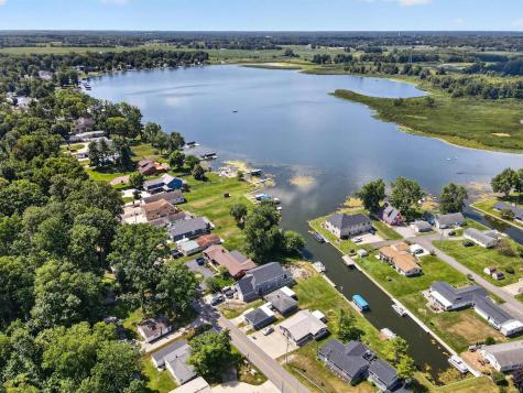 1913 Chapman Lake Drive Warsaw IN 46580
