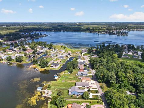 1913 Chapman Lake Drive Warsaw IN 46580