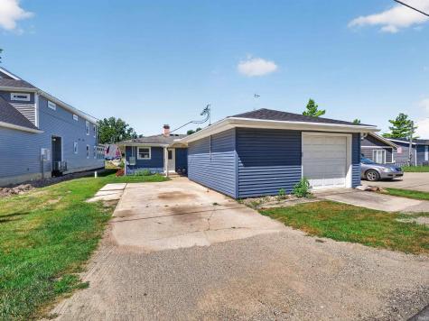 1913 Chapman Lake Drive Warsaw IN 46580