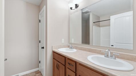 232 W Bay Bridge Court Columbia City IN 46725