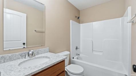 232 W Bay Bridge Court Columbia City IN 46725