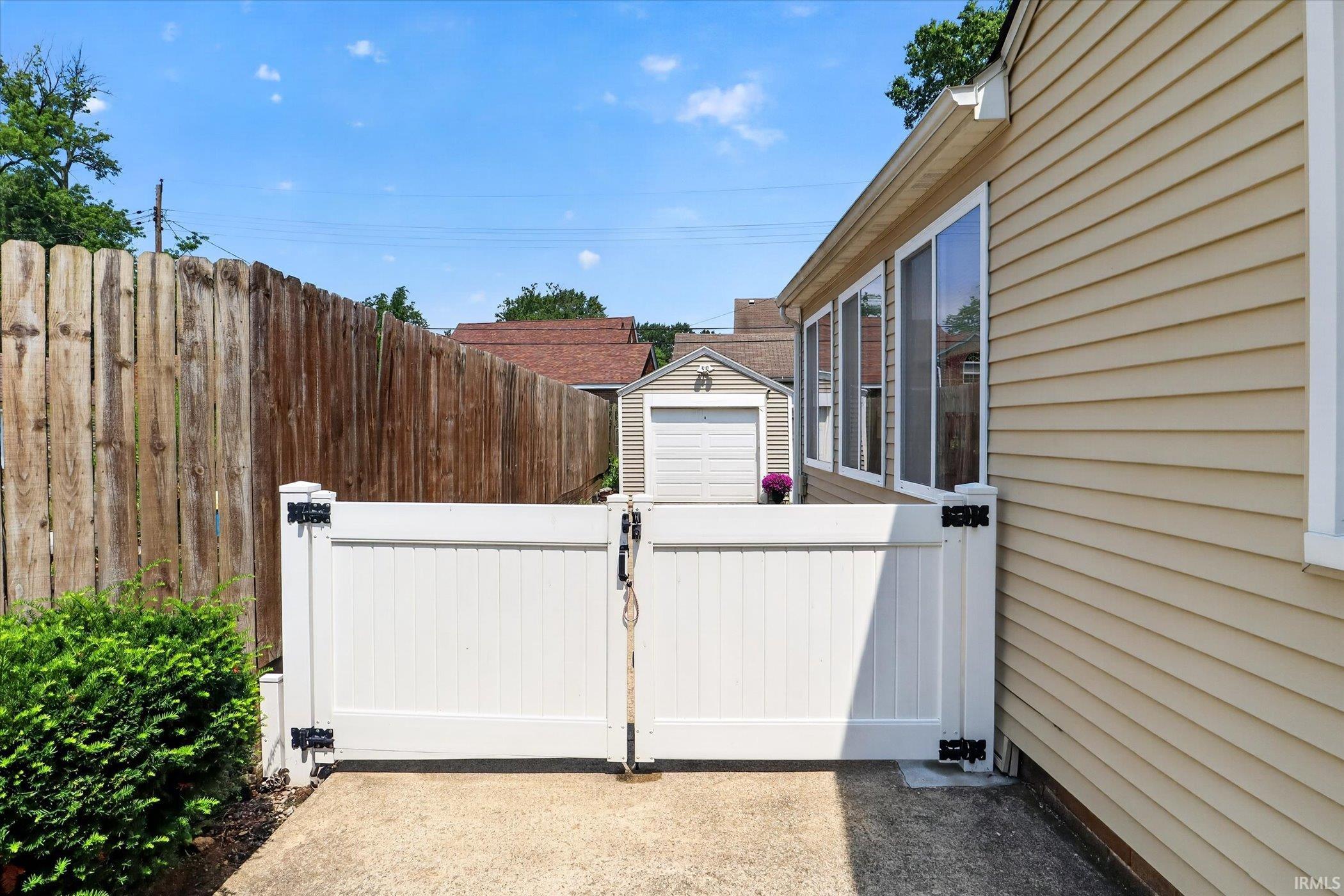 1727 Sunnymede Avenue South Bend IN 46615