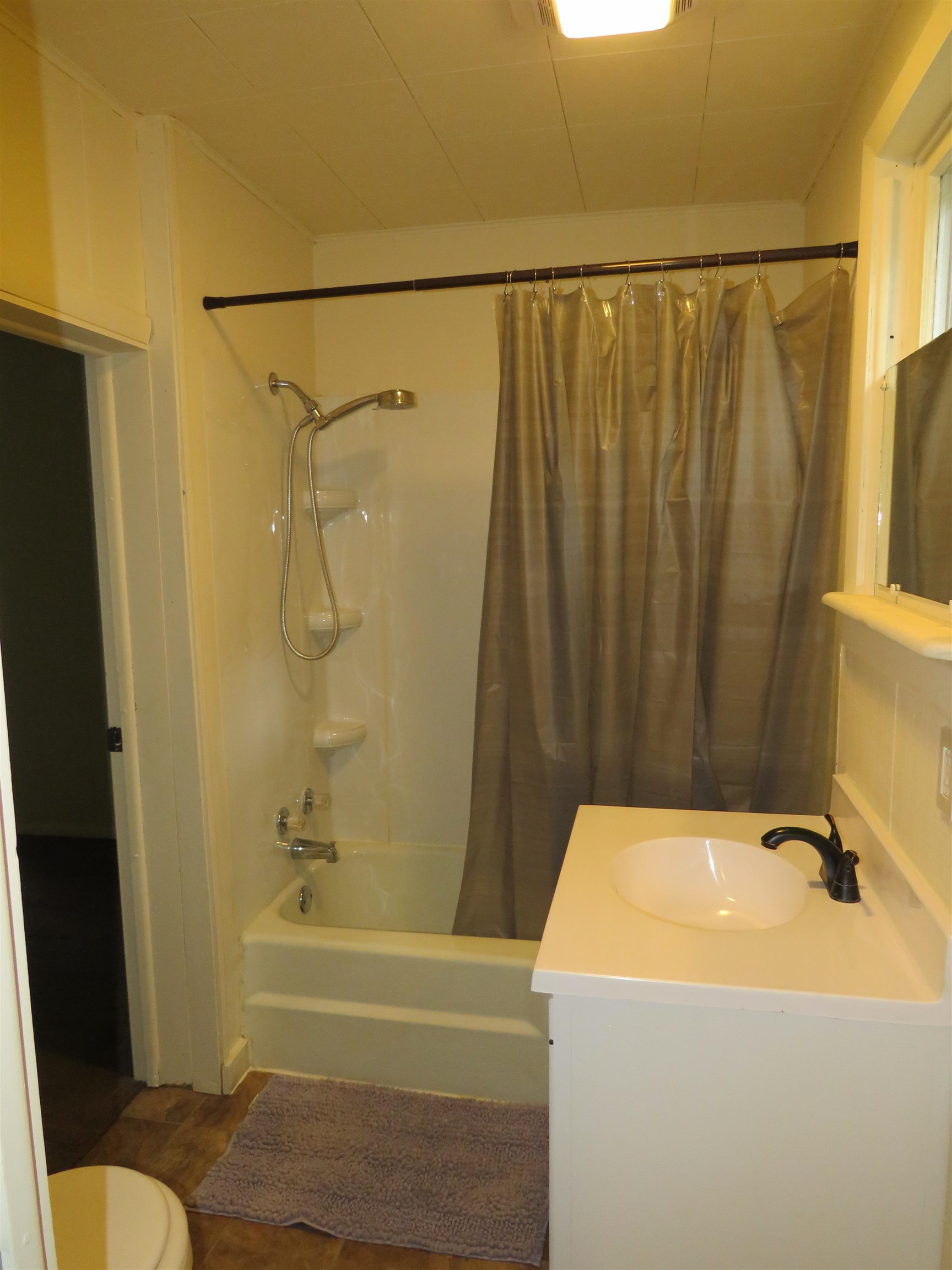 458 N Clark Street Nappanee IN 46550
