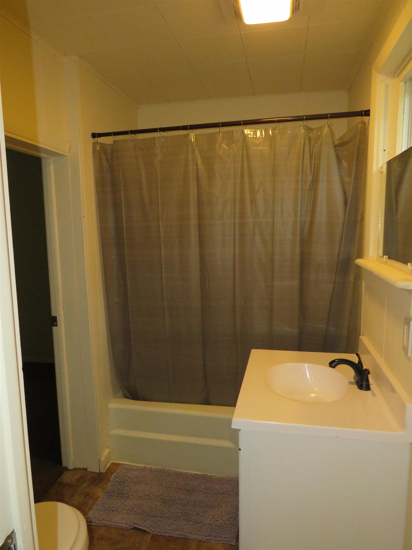 458 N Clark Street Nappanee IN 46550