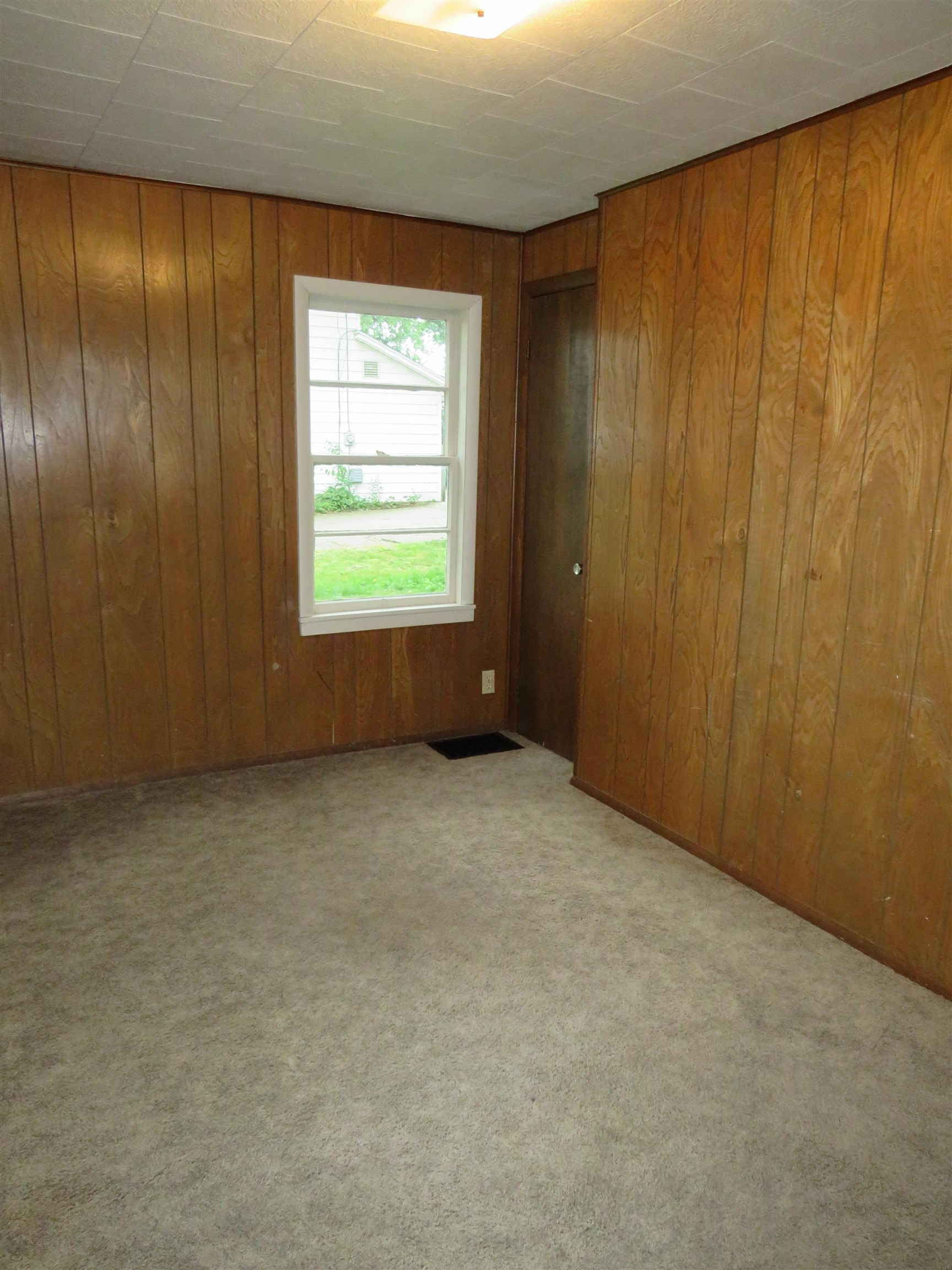 458 N Clark Street Nappanee IN 46550
