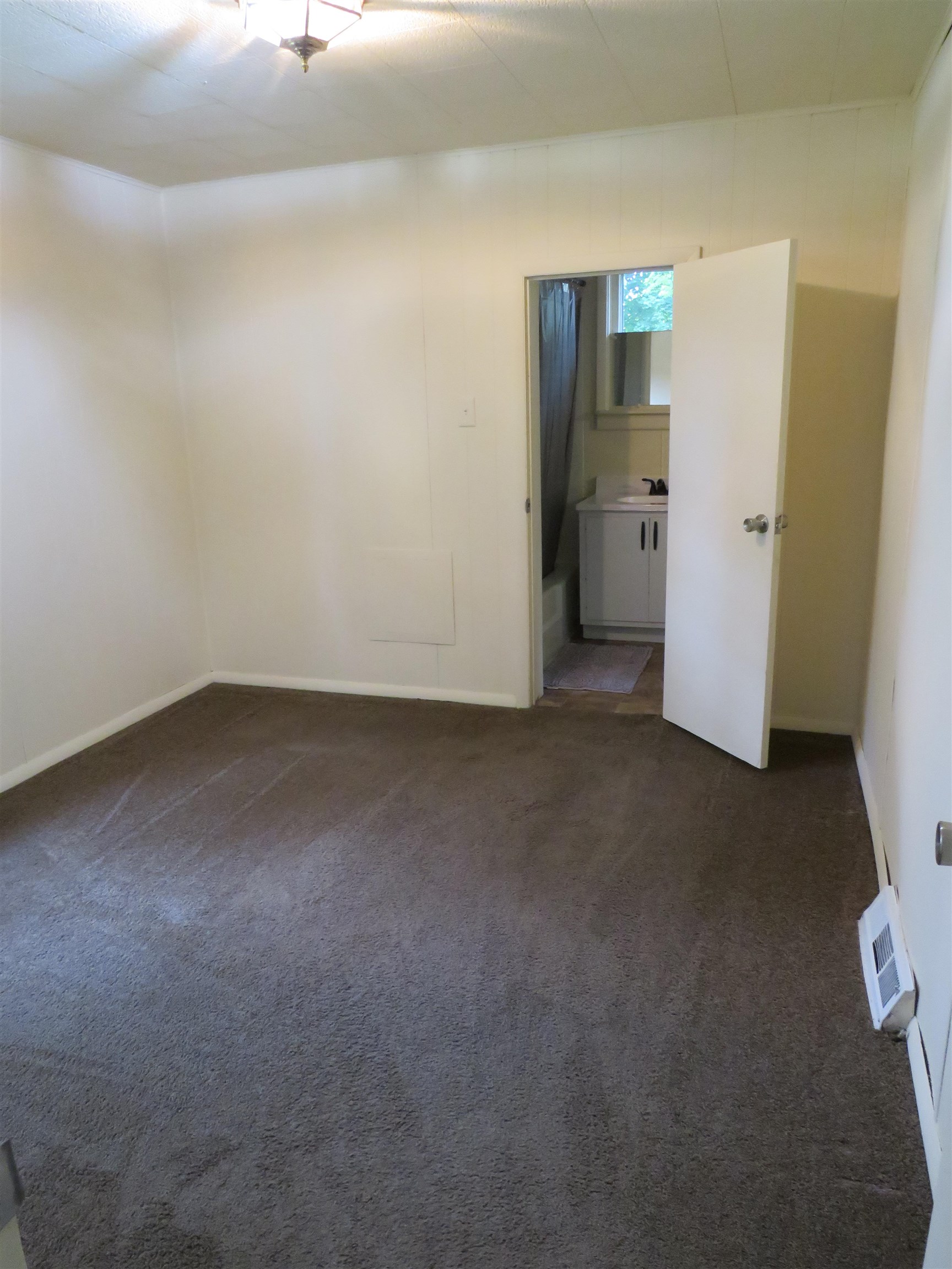 458 N Clark Street Nappanee IN 46550