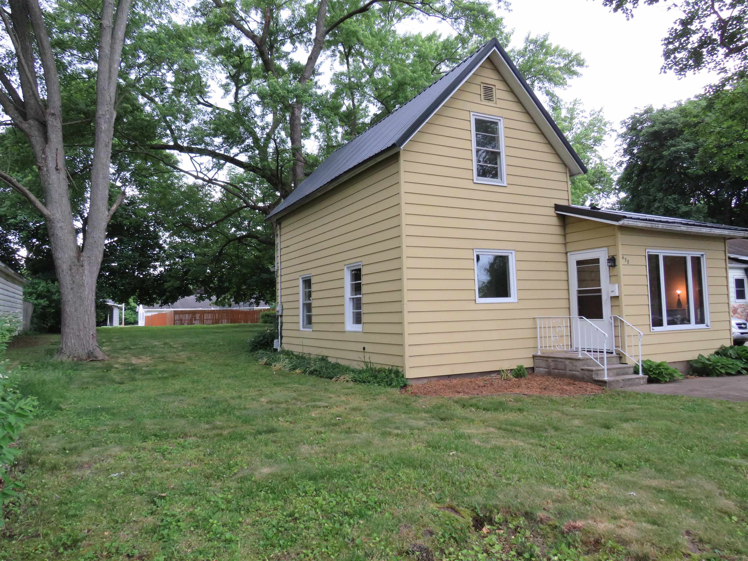 458 N Clark Street Nappanee IN 46550