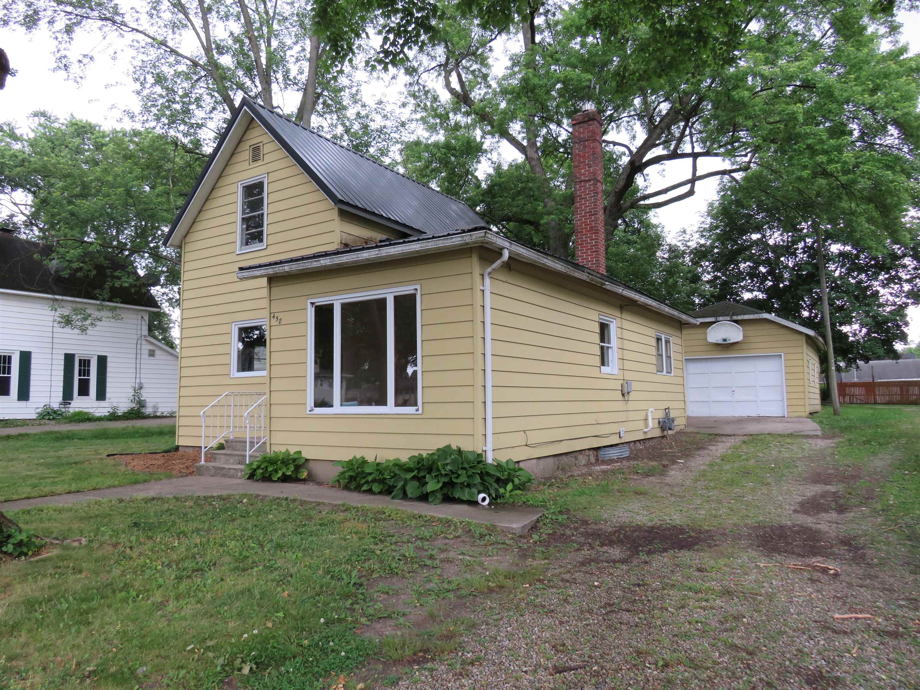 458 N Clark Street Nappanee IN 46550