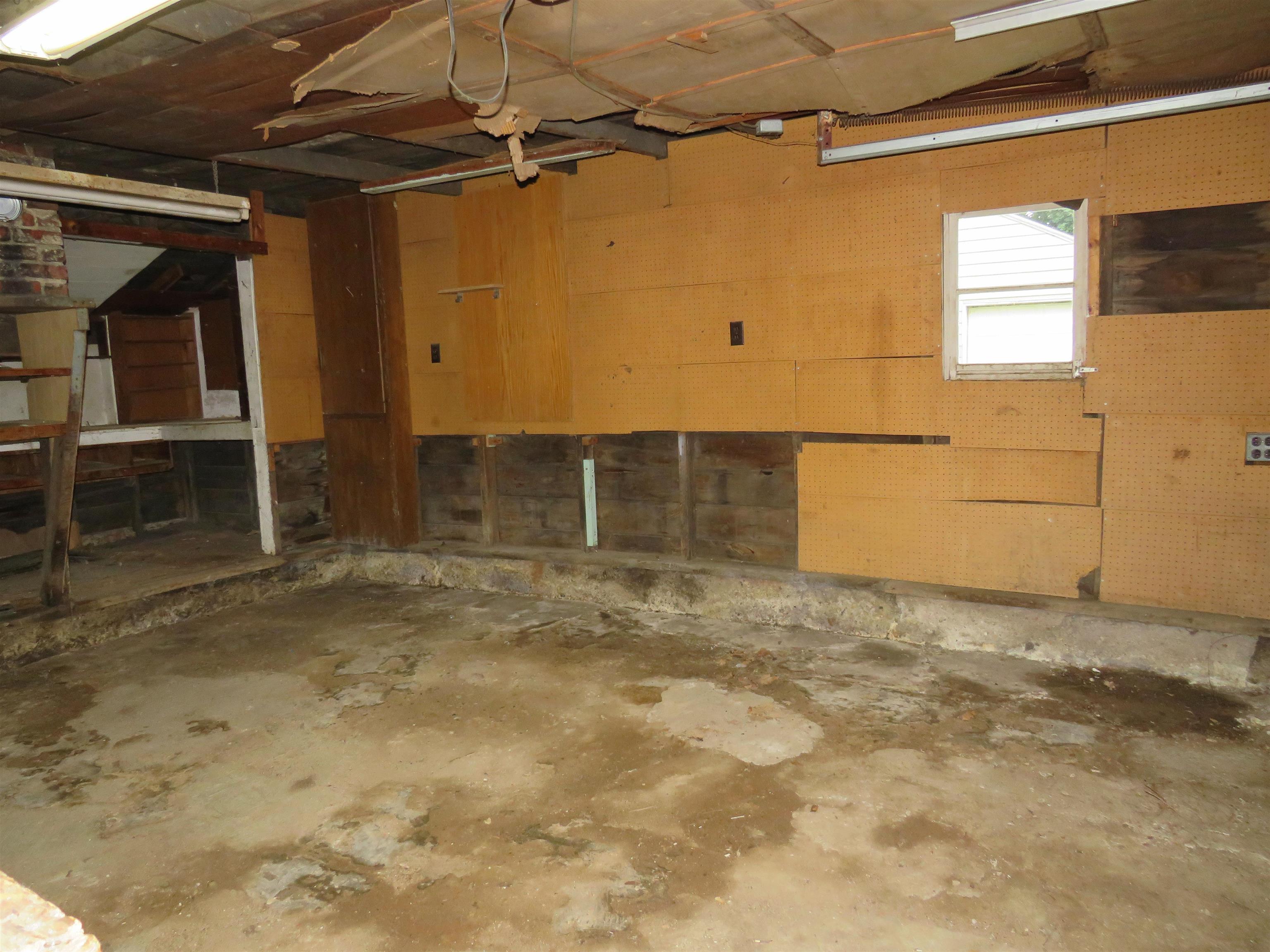 458 N Clark Street Nappanee IN 46550