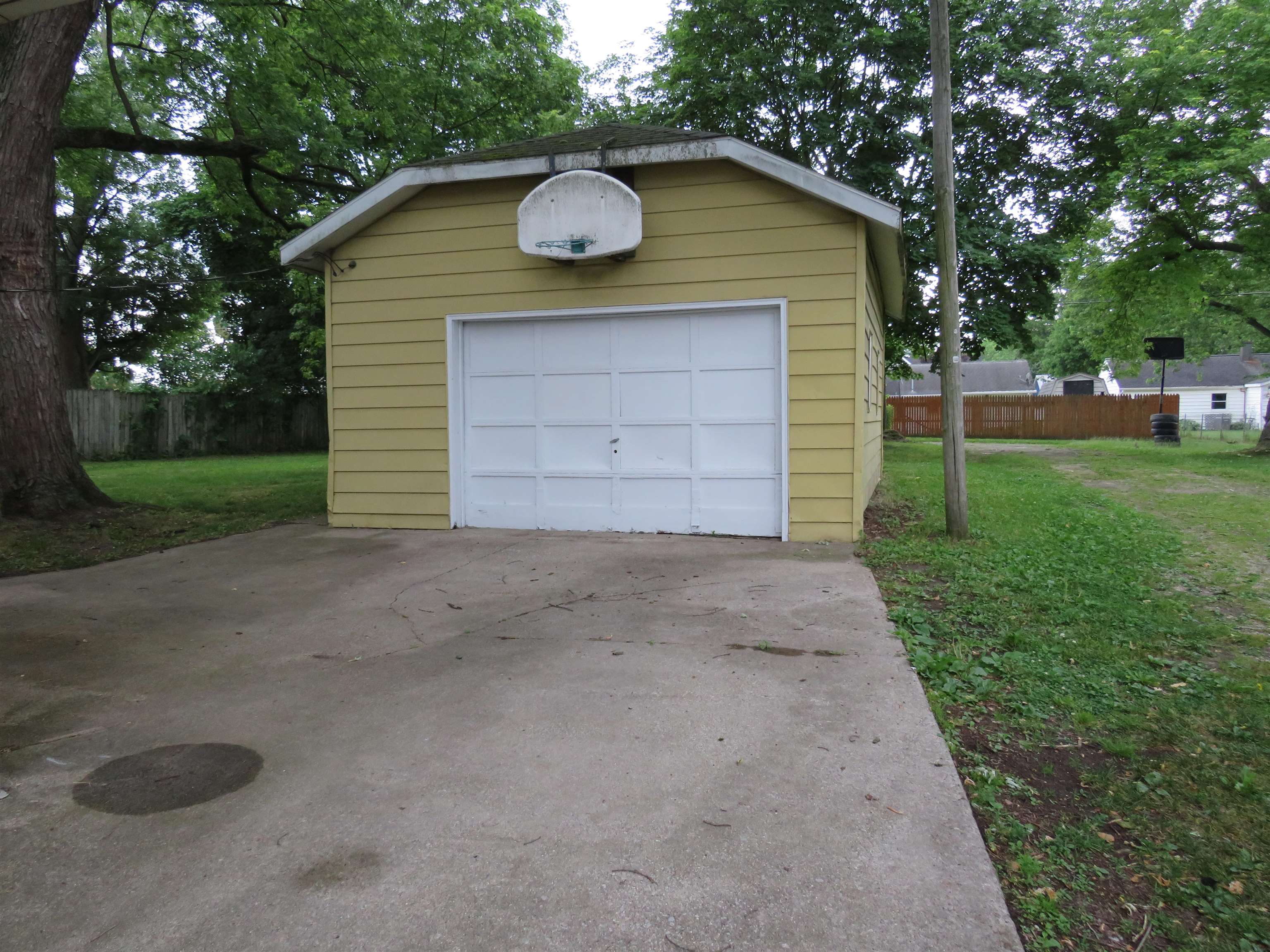 458 N Clark Street Nappanee IN 46550