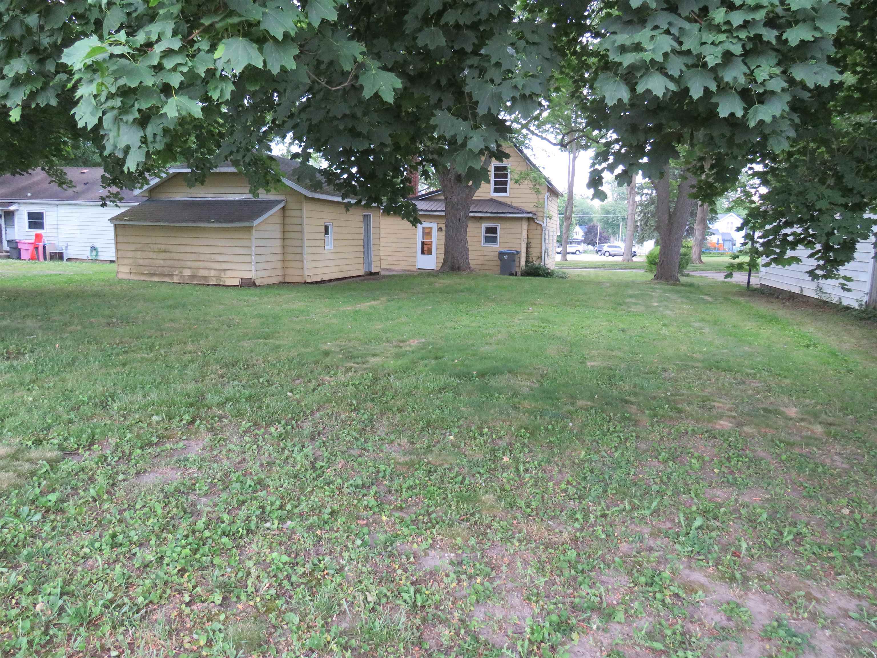 458 N Clark Street Nappanee IN 46550