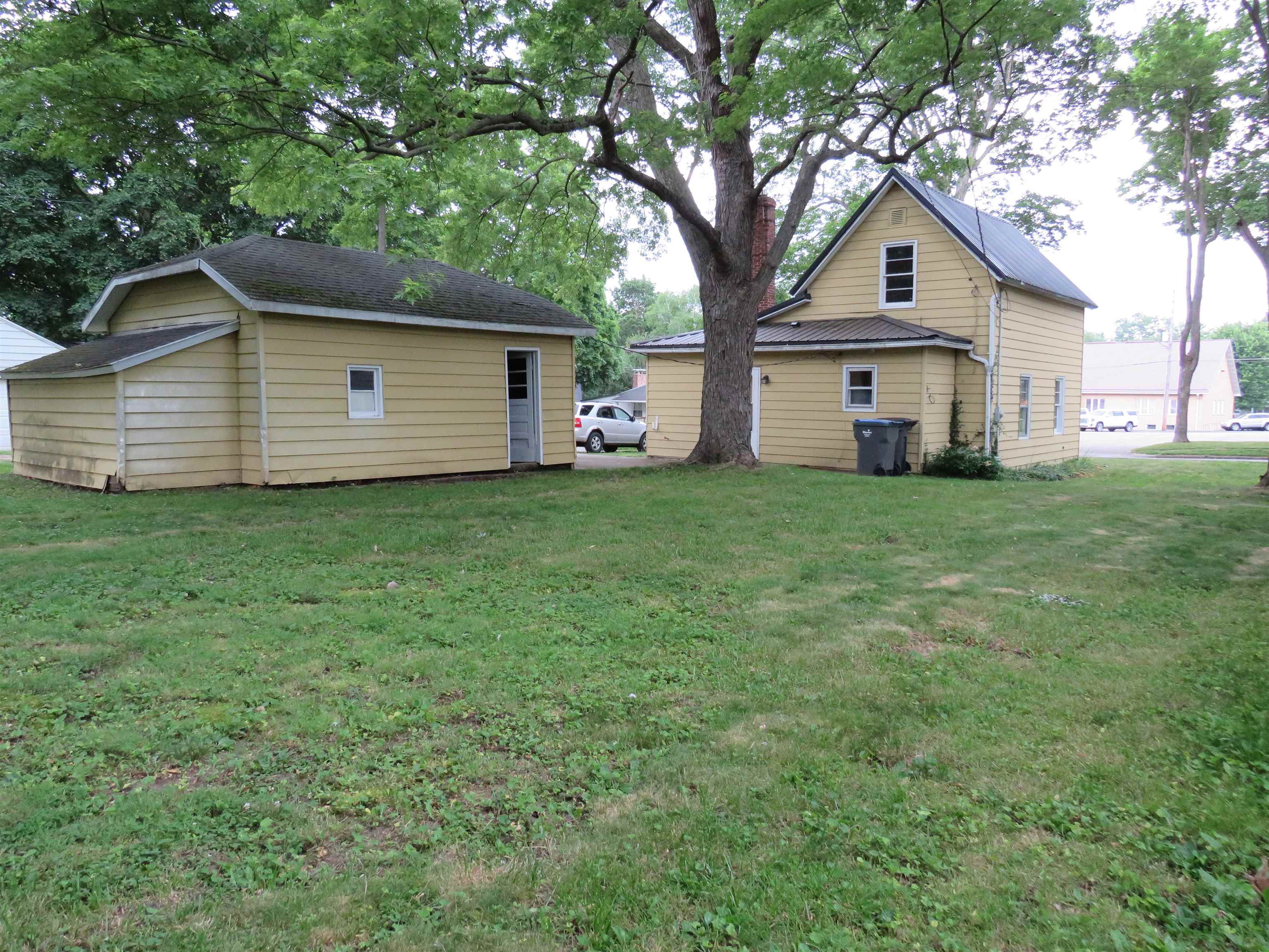458 N Clark Street Nappanee IN 46550
