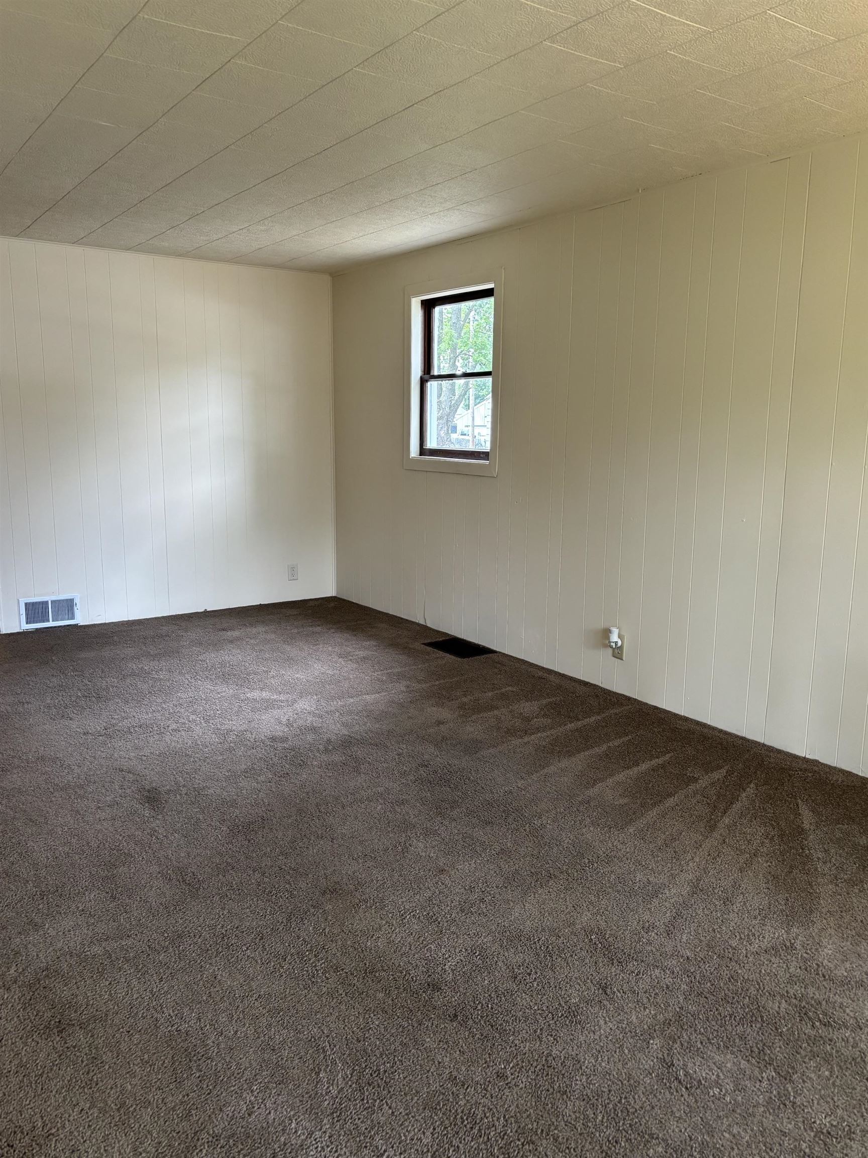 458 N Clark Street Nappanee IN 46550
