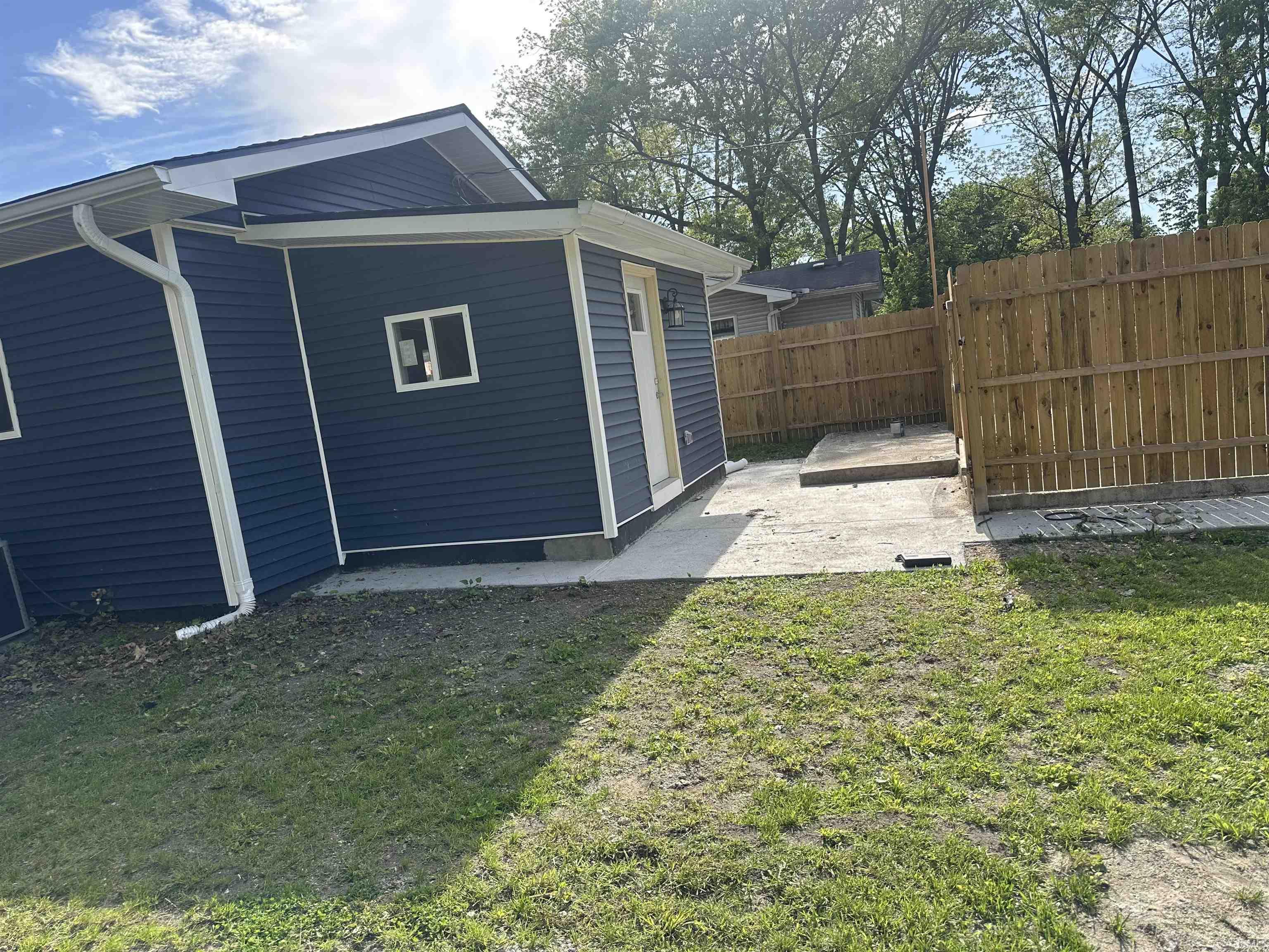 916 W Blaine Avenue Elkhart IN 46516