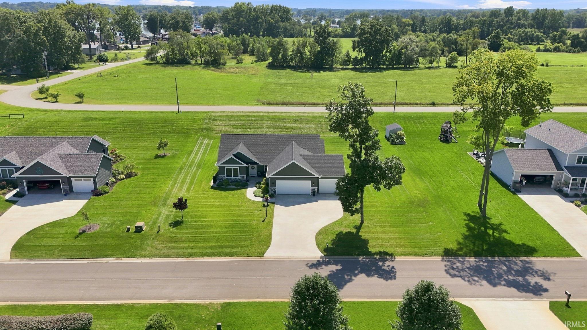2633 E Lilly Court Warsaw IN 46582