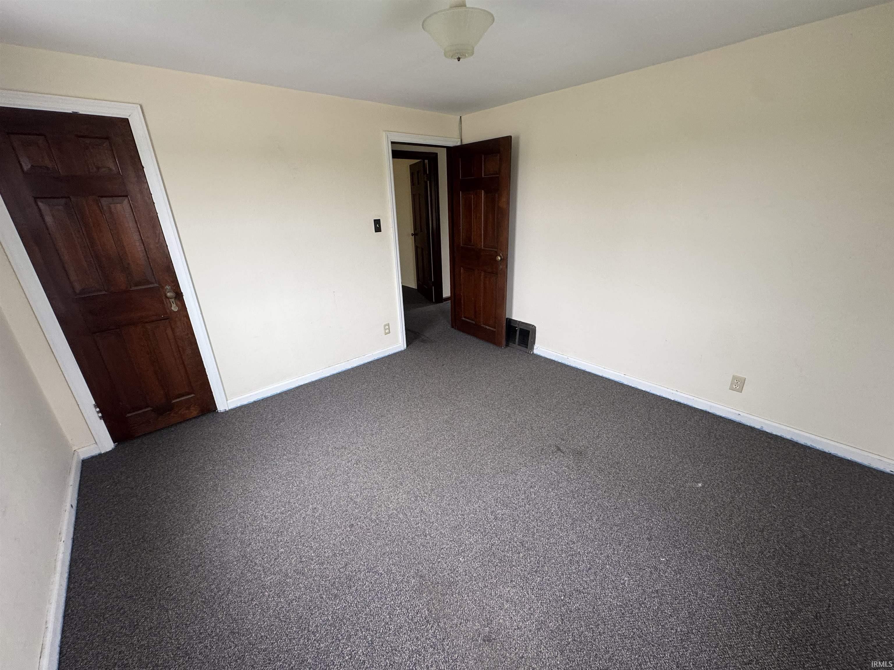 2827 Lincolnway Street Mishawaka IN 46544