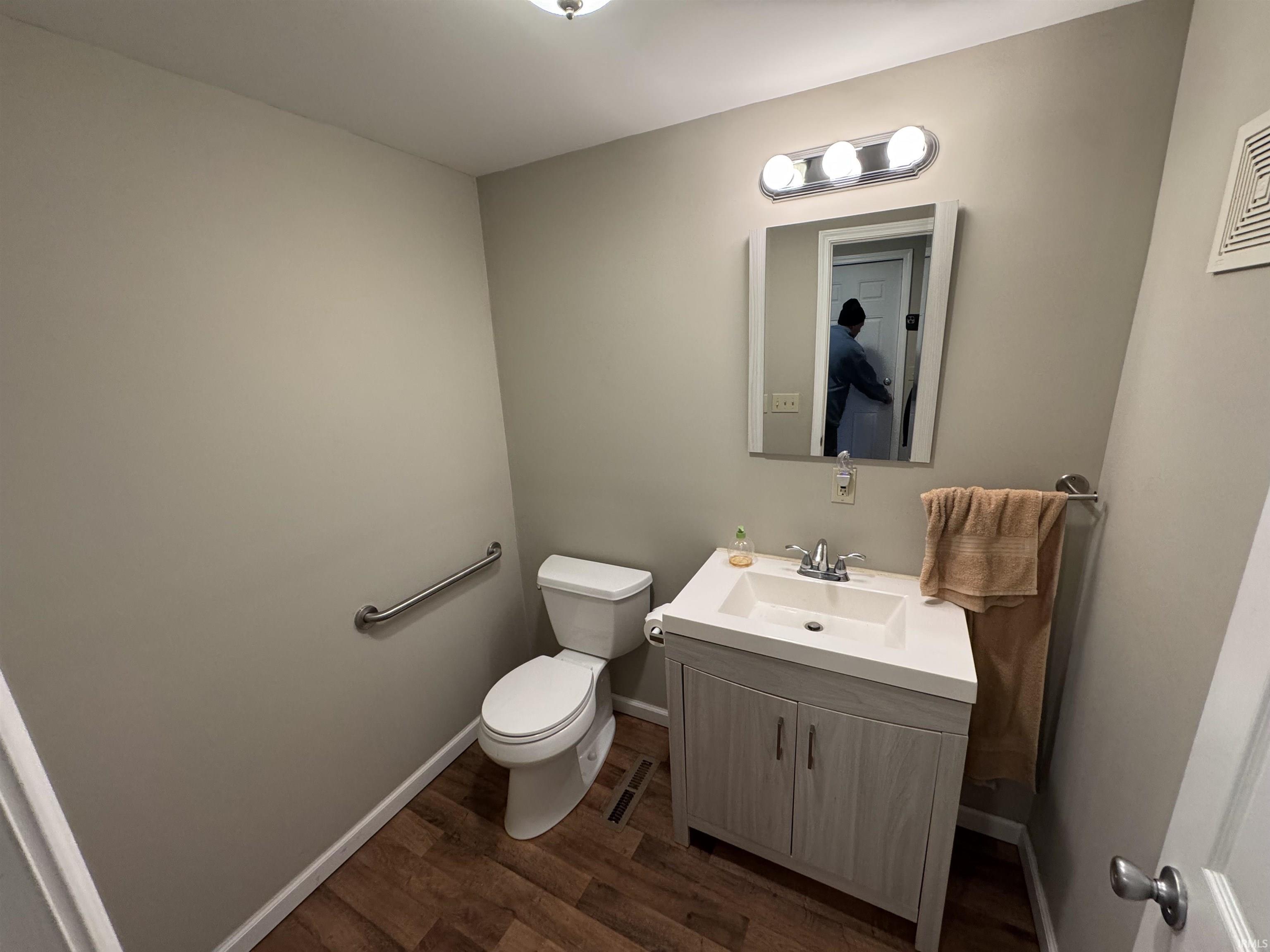 2827 Lincolnway Street Mishawaka IN 46544