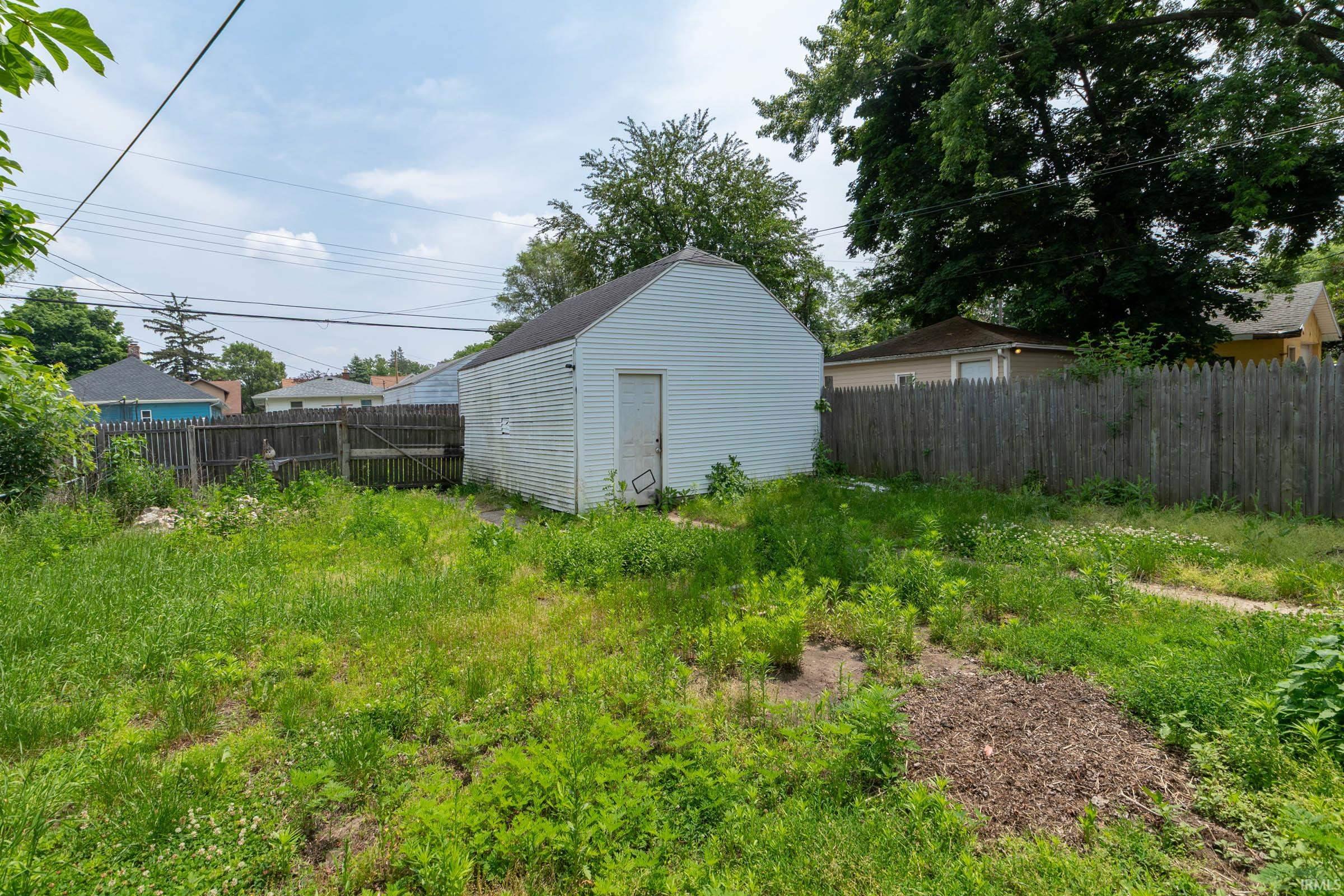 1722 Nash Street South Bend IN 46613