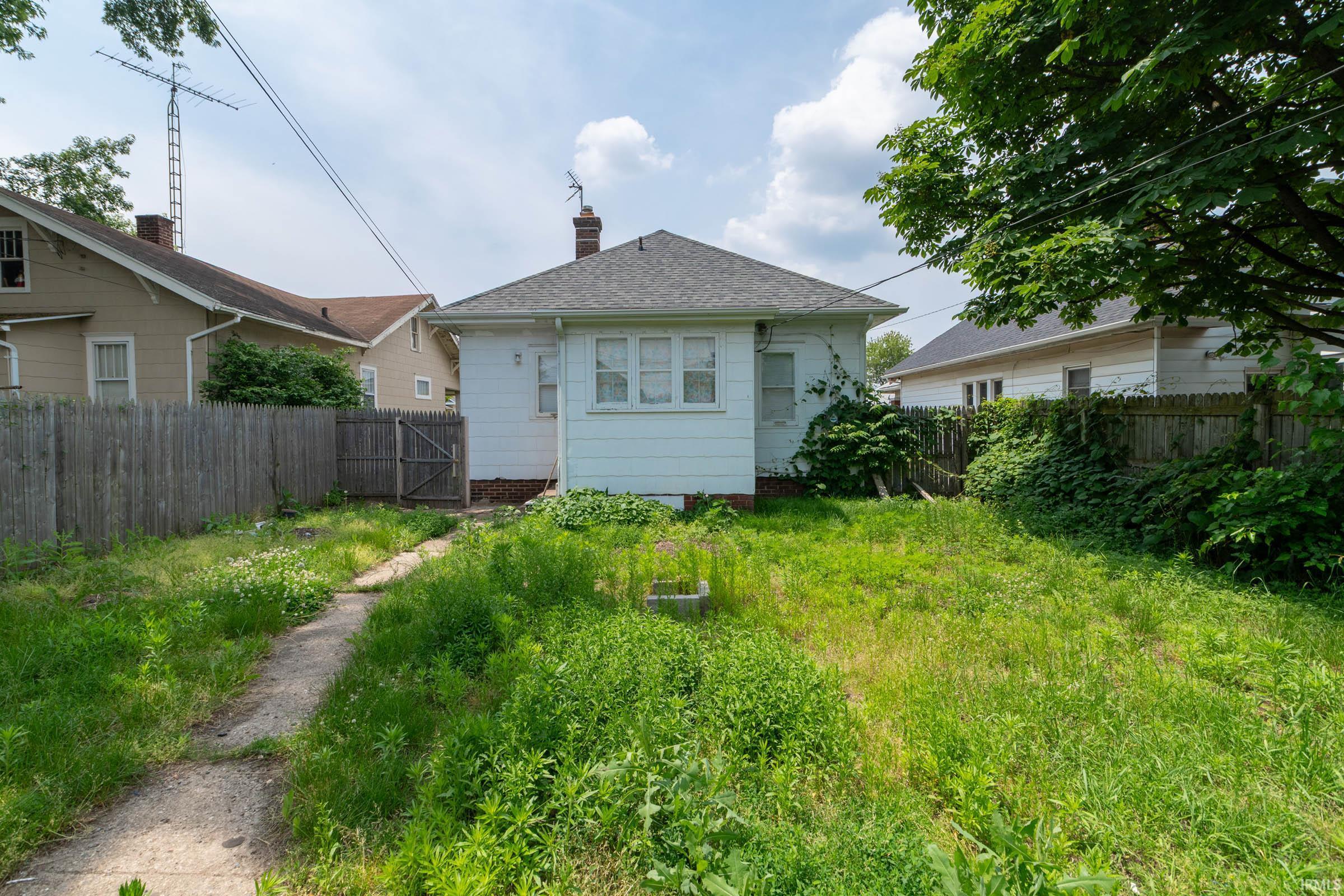 1722 Nash Street South Bend IN 46613