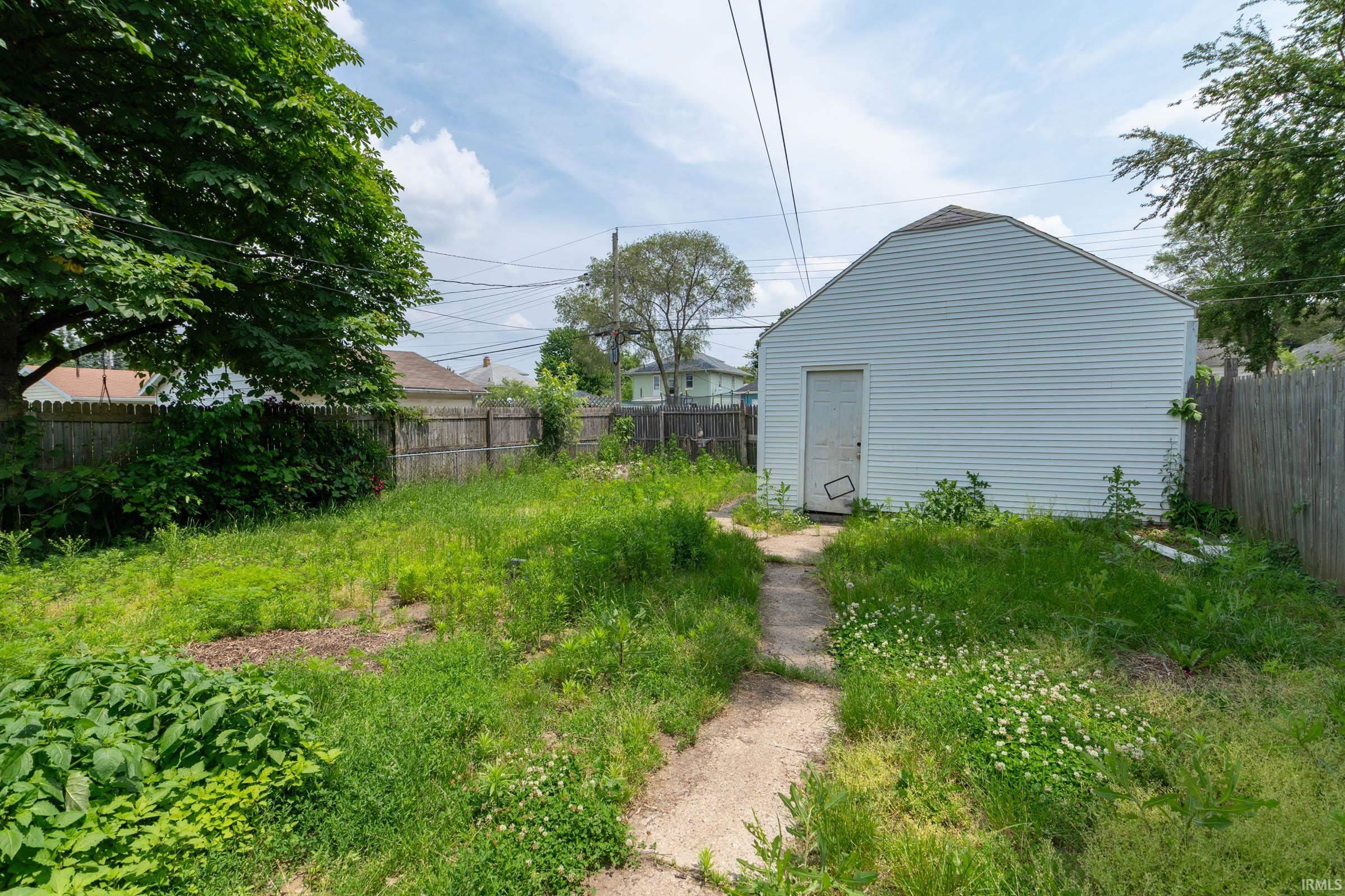 1722 Nash Street South Bend IN 46613