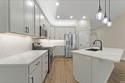 8267 Caverango Boulevard Fort Wayne IN 46815