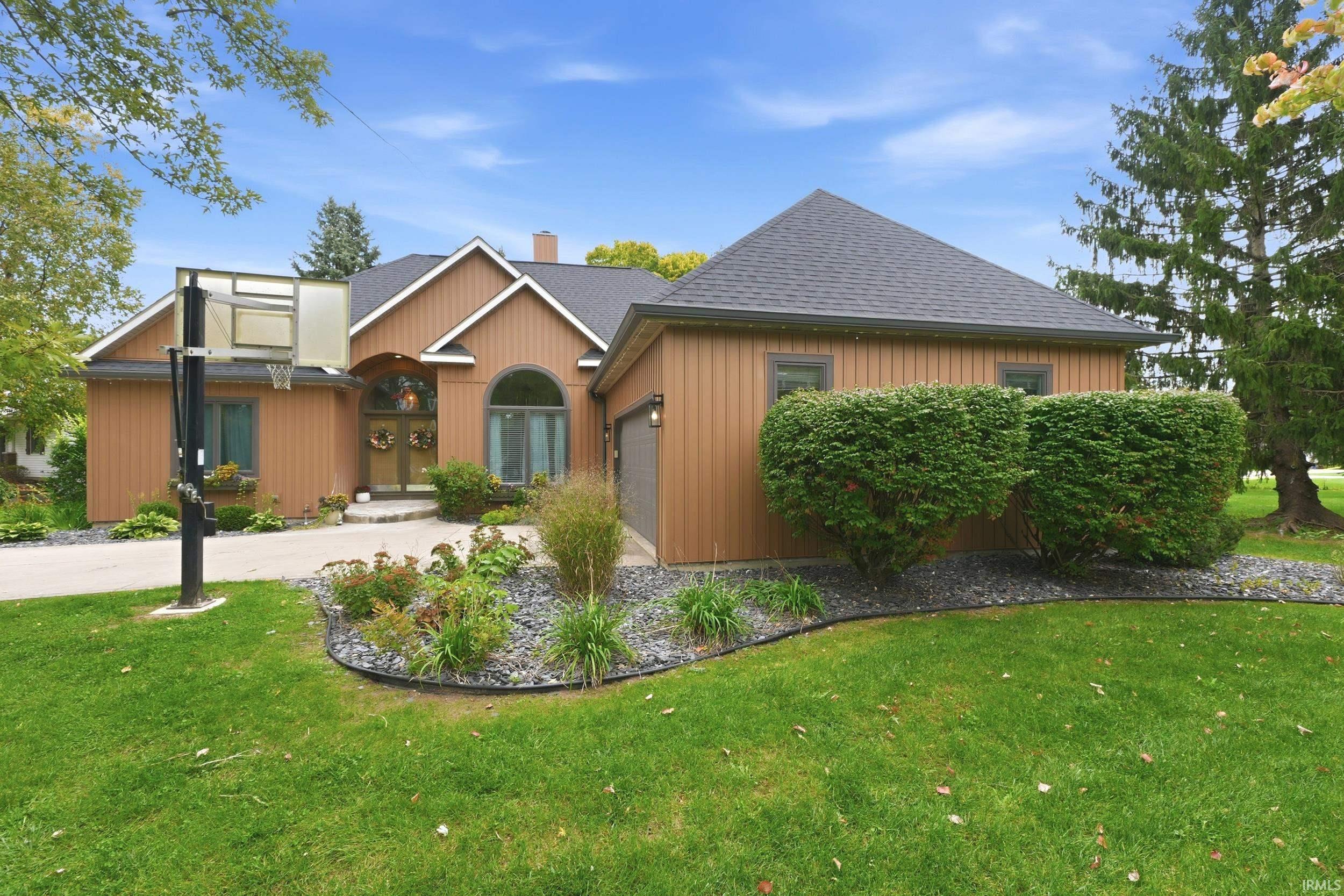 1916 S Woodfield Trail Warsaw IN 46580