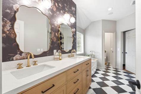 1916 S Woodfield Trail Warsaw IN 46580
