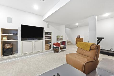 1916 S Woodfield Trail Warsaw IN 46580