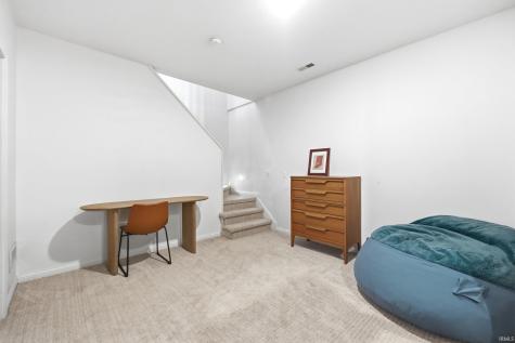 1916 S Woodfield Trail Warsaw IN 46580