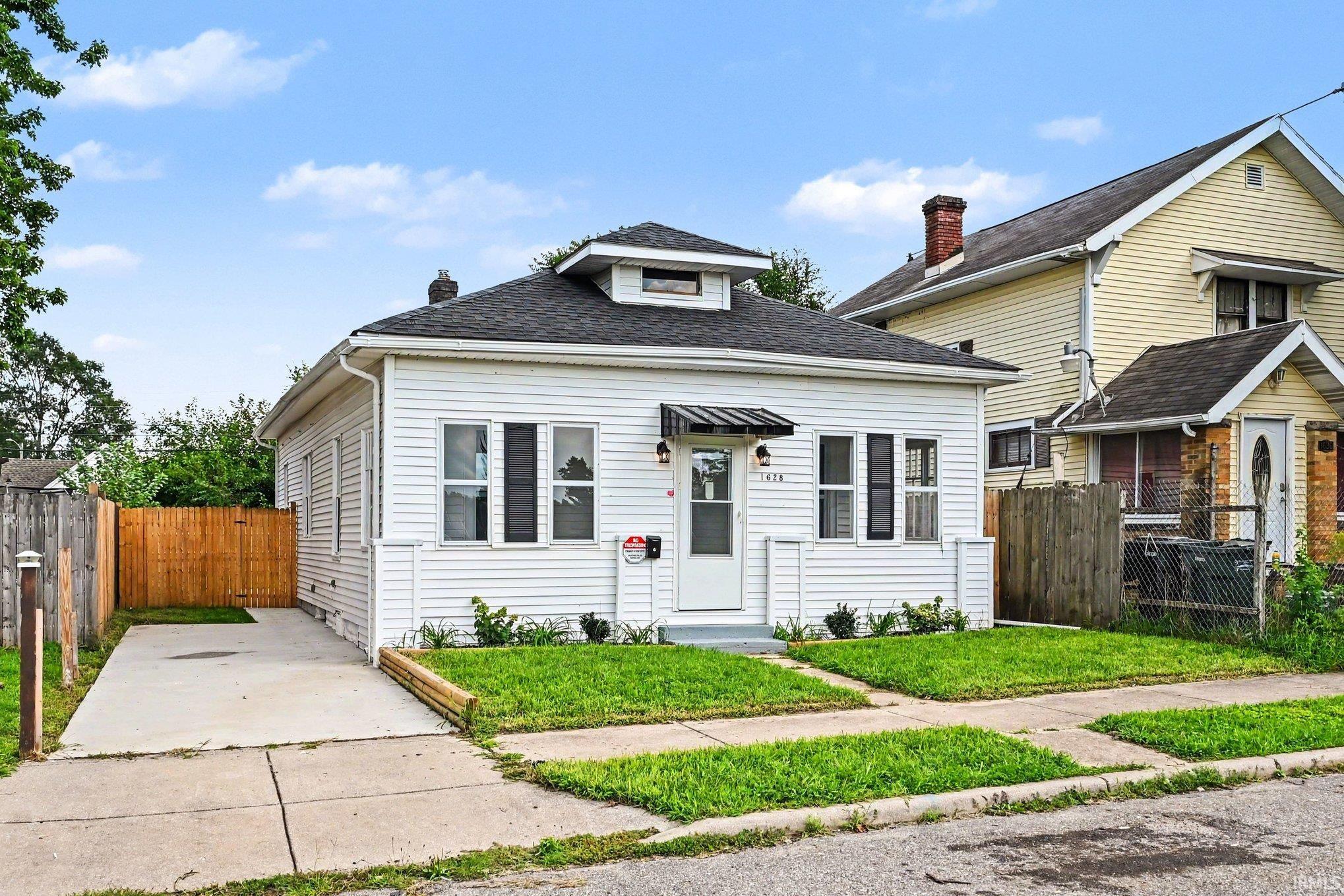 1628 Catalpa Avenue South Bend IN 46613