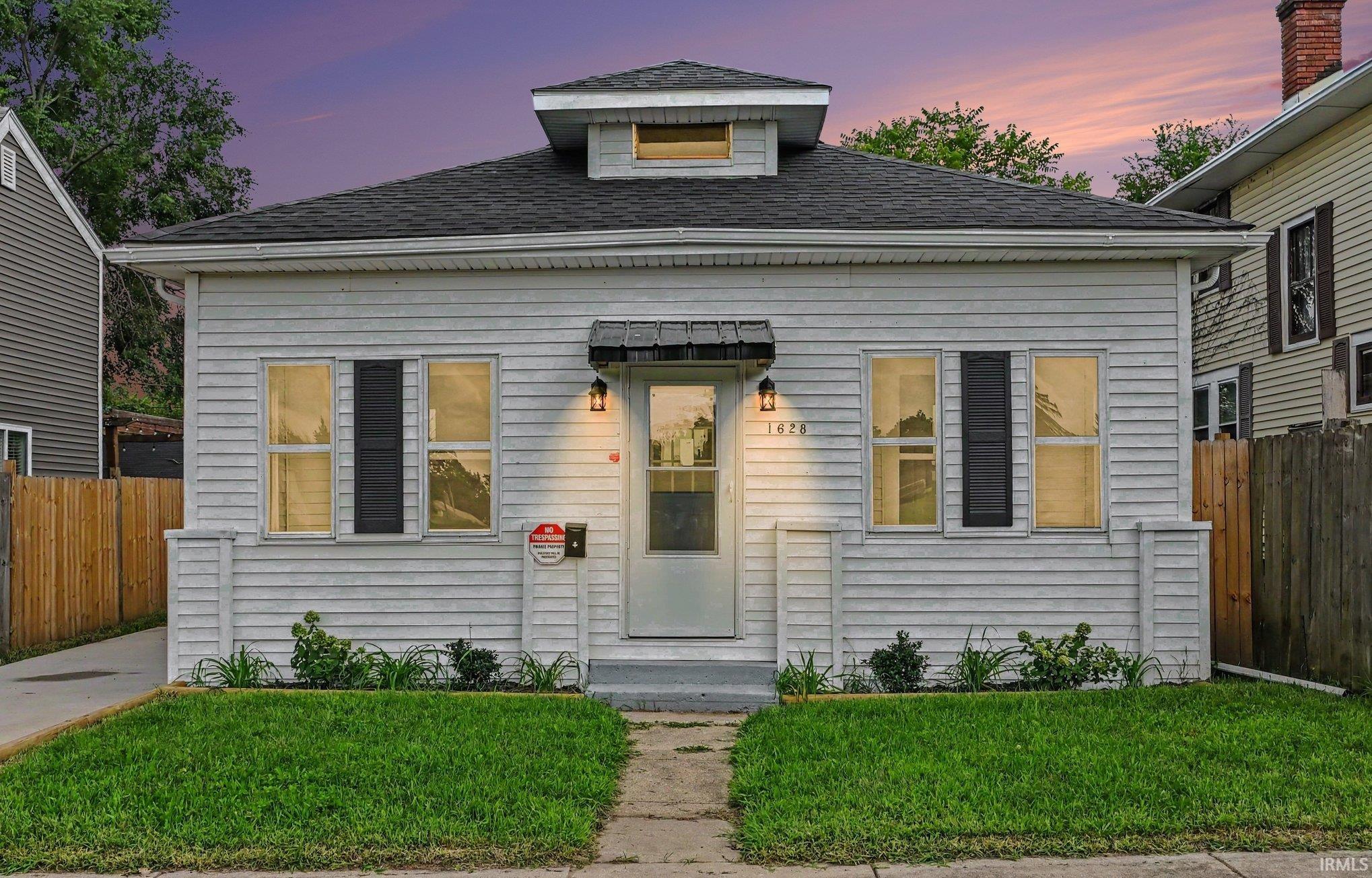 1628 Catalpa Avenue South Bend IN 46613