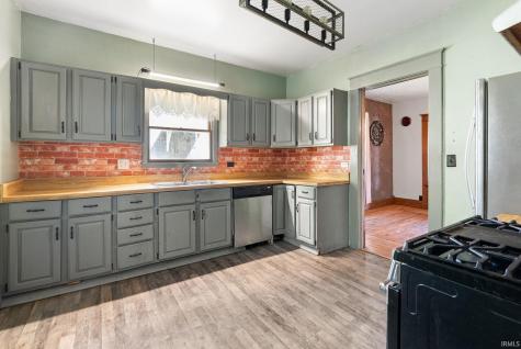 302 W Main Street Syracuse IN 46567