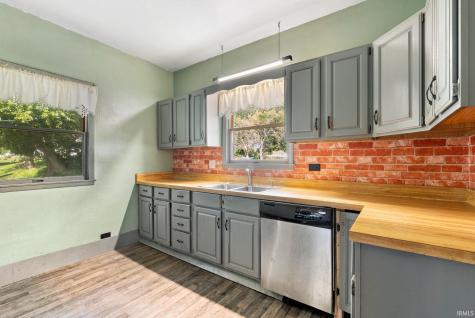 302 W Main Street Syracuse IN 46567
