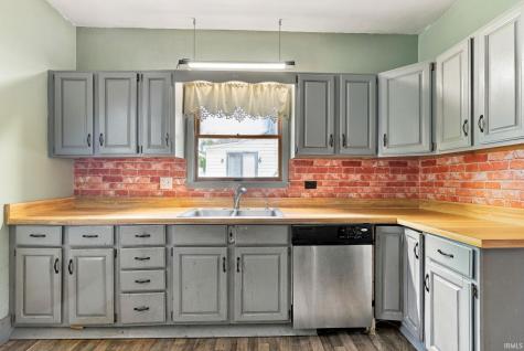 302 W Main Street Syracuse IN 46567